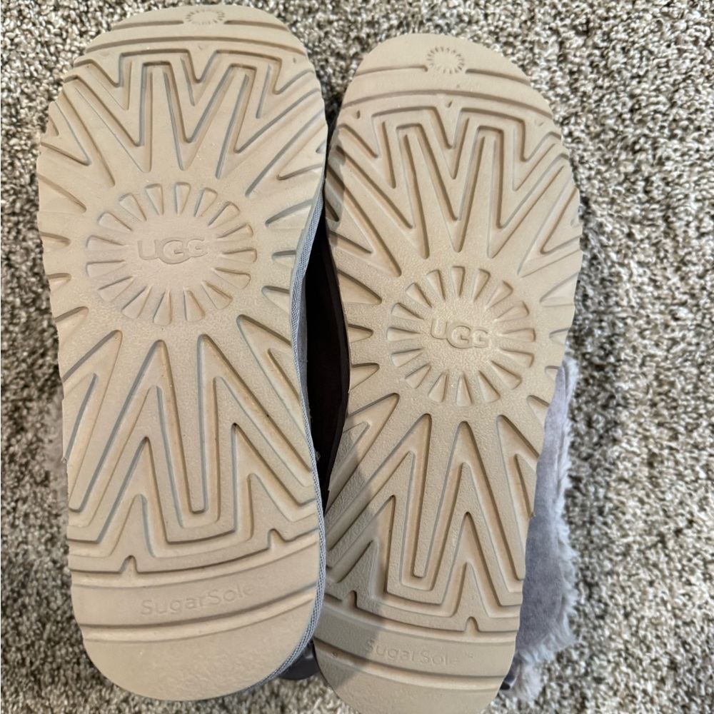 UGG women’s size 11 grey boots, cute Ugg detail on back - Picture 6 of 6